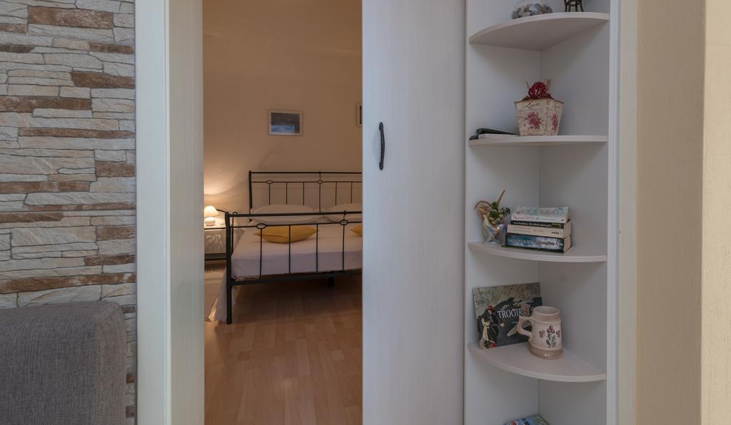 Apartments In Trogir Exterior photo